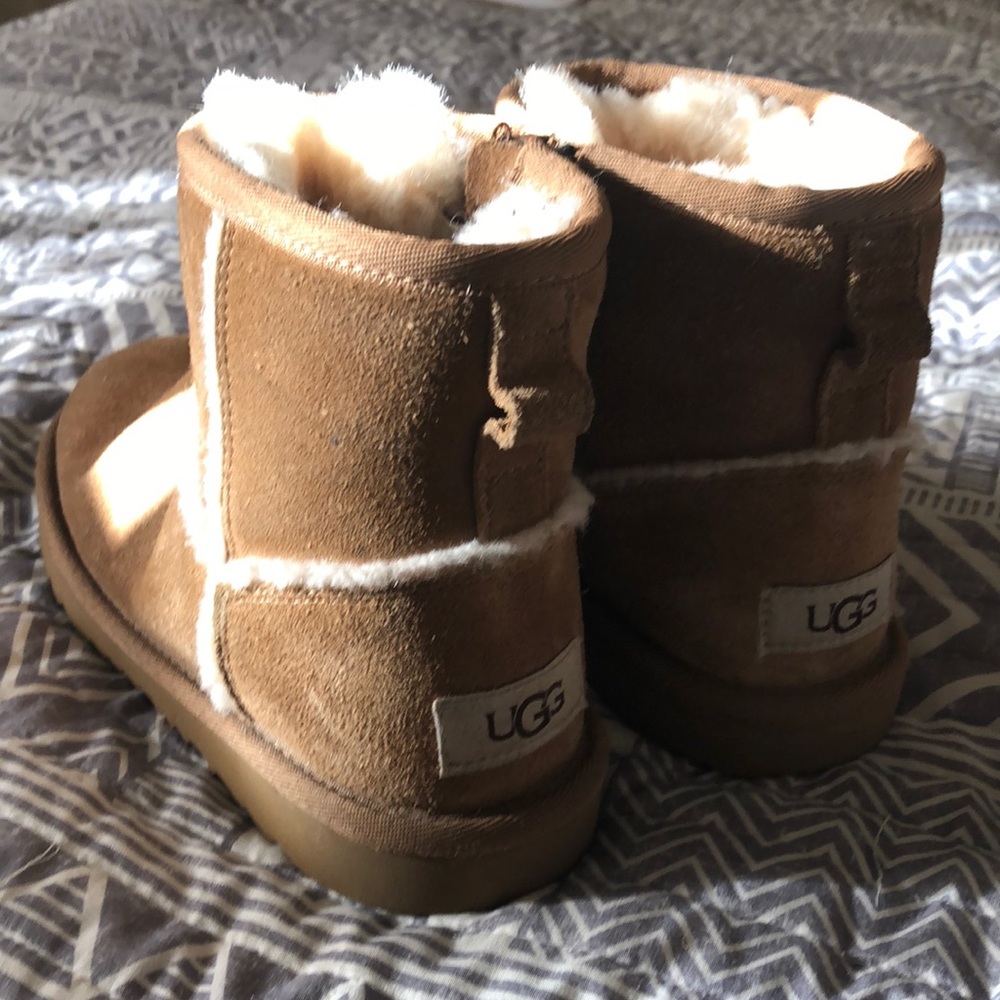 UGG Sherpa-lined Big Kid (little girl size 2) ⚡️⚡️
